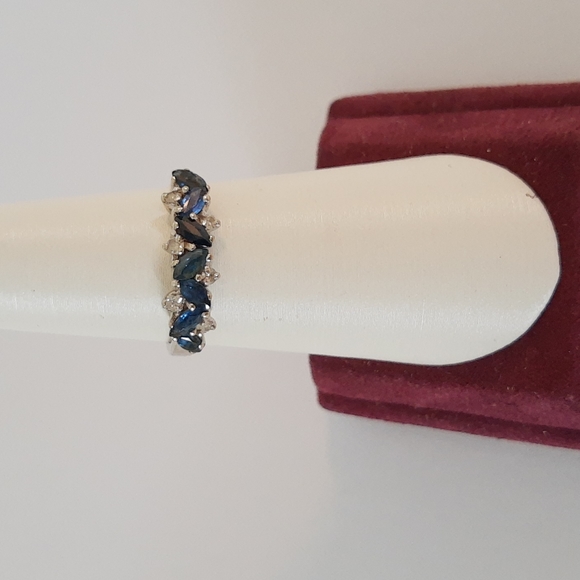custom made Jewelry - 18 karat engagement ring
